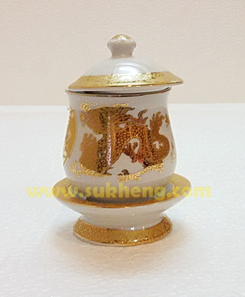 ถ้วยน้ำกระเบื้องลายมังกรทองคู่มีฝาปิด ขนาด 6 cm.