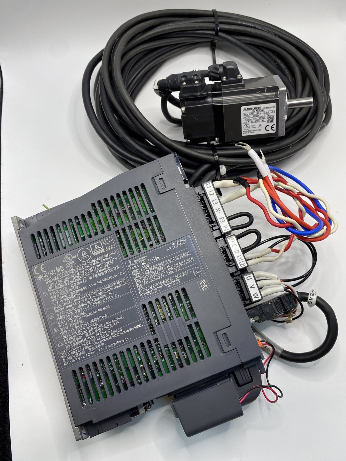Servo Motor พร้อม Driver ยี่ห้อ Mitsubishi รุ่น MR-J4-10B / HG-KR13G5 (100W) มือสอง