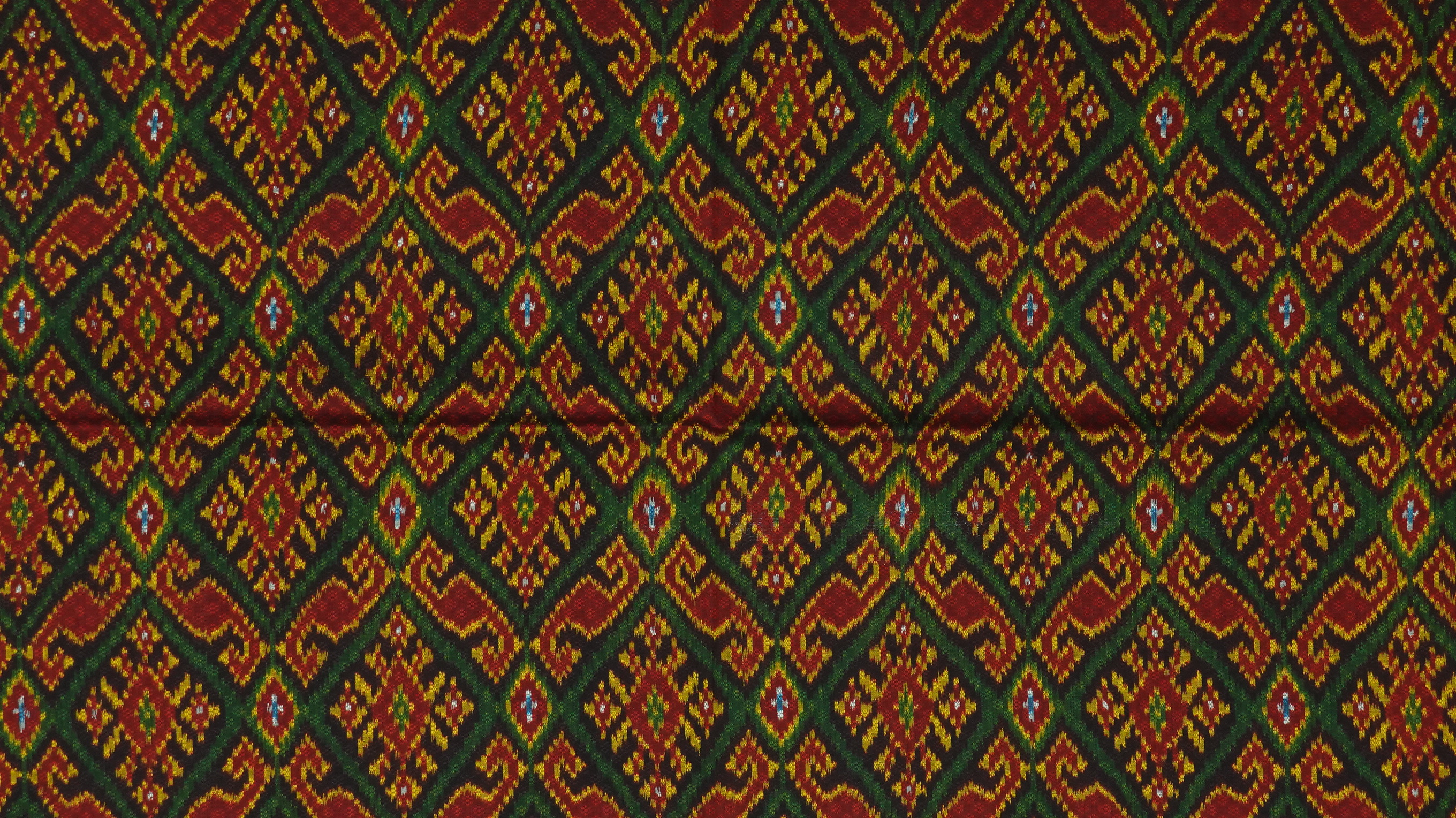 ซิ่น ผ้าไหมมัดหมี่ ทอยกดอก 6ตะกอ ขนาด 1x2เมตร มีหน้านางชายครุย ลายแหวนเพชร พื้นสีแดง รหัส L9A-ME-066-1220163