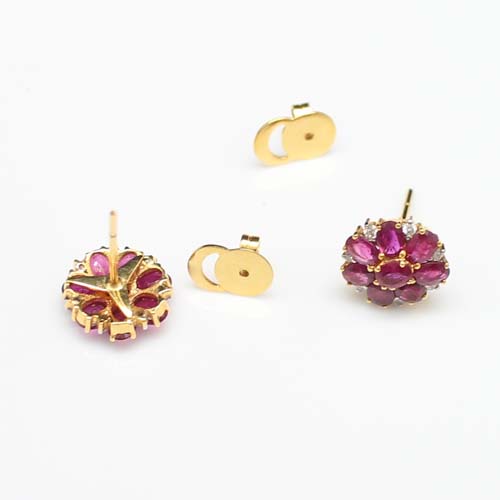 ER25056 ต่างหูทับทิมกระจุกฝังเพชร เพชรแท้ 14 เม็ด 0.20 กะรัต ทองแท้ 18k นน.รวม 3.8 กรัม