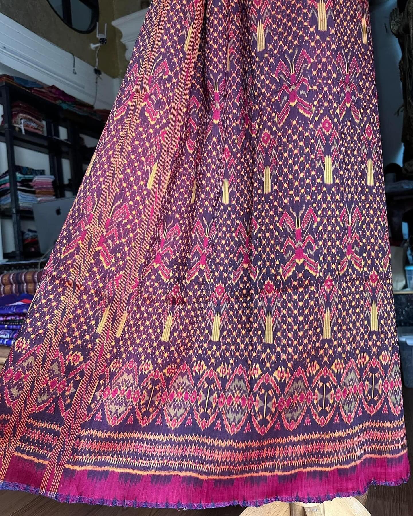 ซิ่น ไหมพระตะบอง มัดหมี่ 3ตะกอ ขนาด 115x150ซม ลายผีเสื้อ มีหน้านาง พื้นสีม่วง รหัส N9-SIL-JJ15