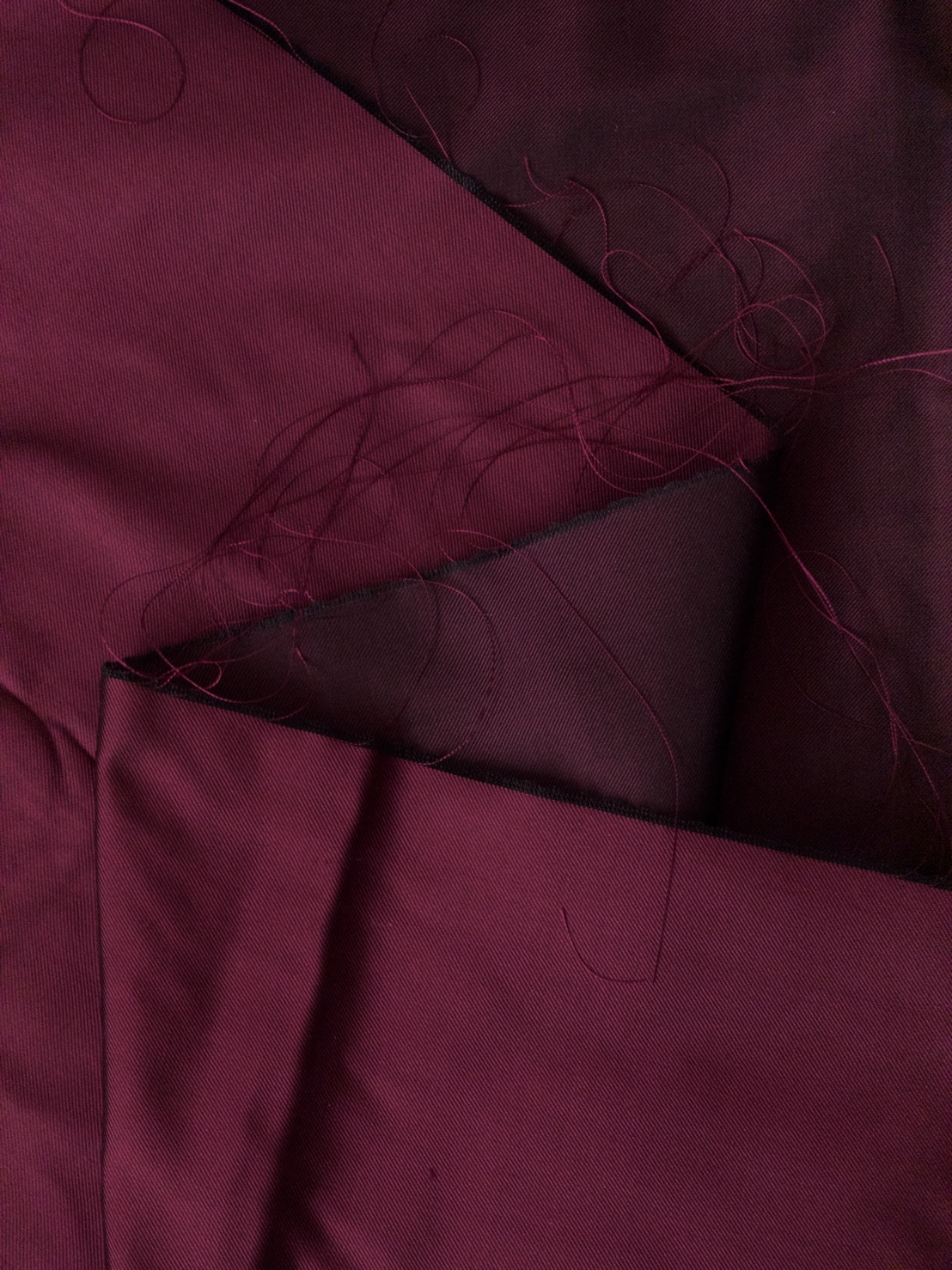 ผ้าไหมยก 4ตะกอ สีพื้นเนื้อลูกฟูก ไหมแท้ สีแดงเปลือกมังคุด (ราคาต่อเมตร) รหัส B-119-505LM4