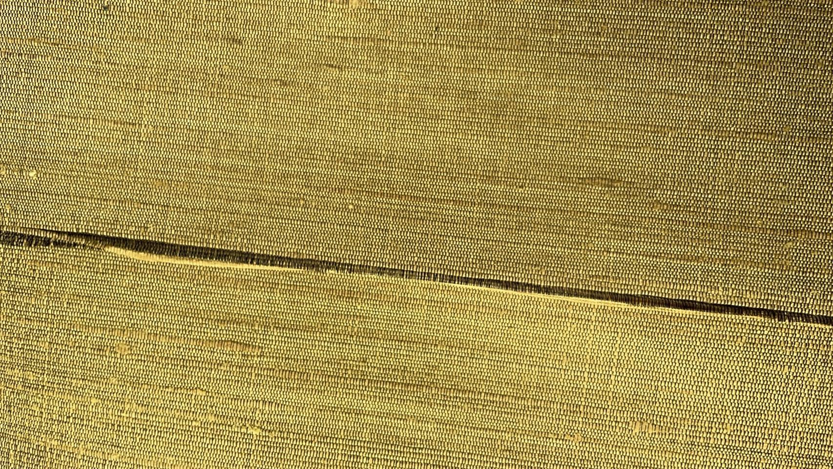 ผ้าไหมสีพื้น ไหมลืบเนื้อหยาบหนา ไหมแท้มีขี้ไหม สีเหลืองสบู่เลือด (ราคาต่อเมตร) รหัส D-76-P4455