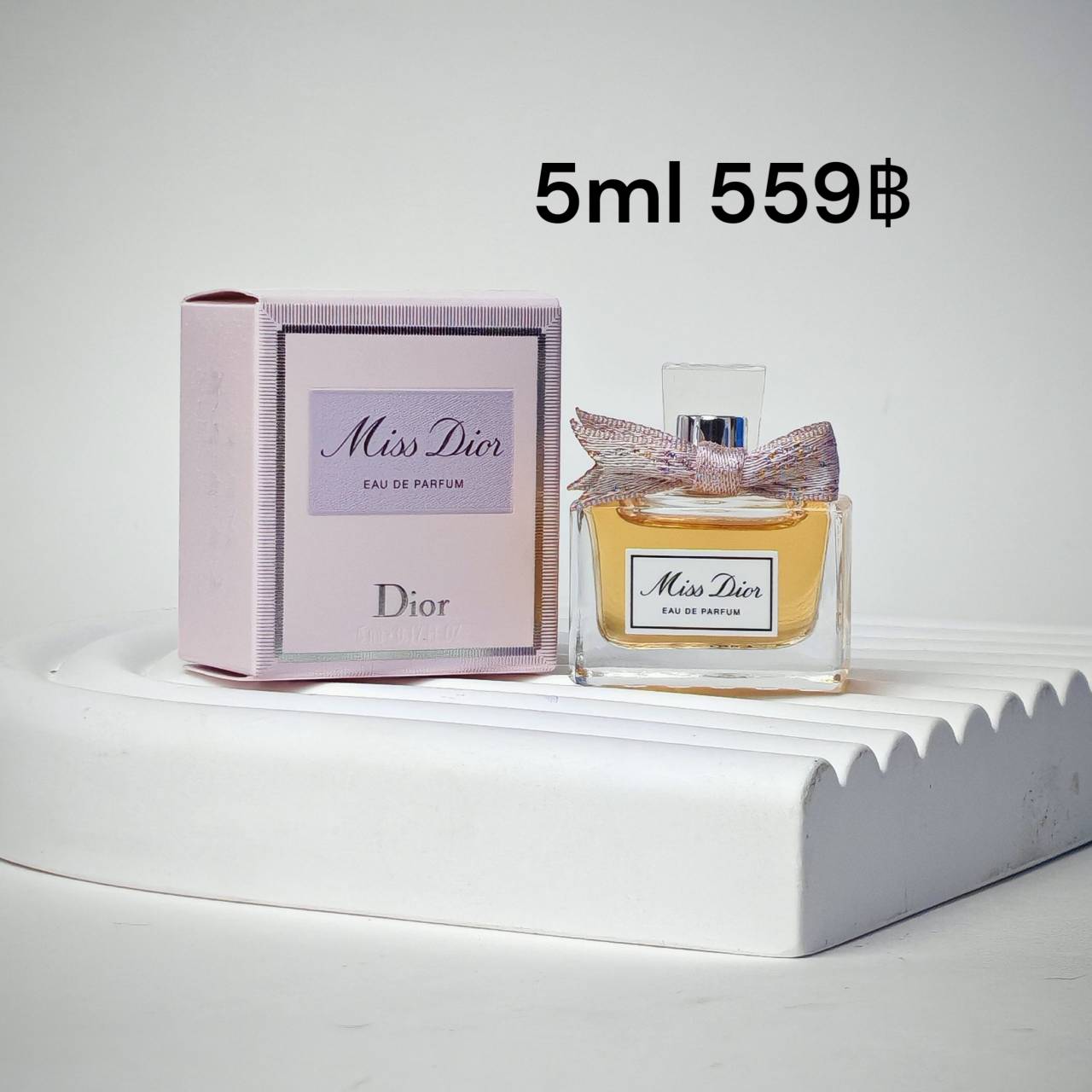น้ำหอมจิ๋วมินิ Dior Miss Dior Eau de Parfum รุ่น 2021 ขนาด 5ml ใหม่ล่าสุด 2021 แบบแต้มมีกล่อง ( Mini Perfume น้ำหอมขนาดพกพา) น้ำหอมจิ๋วมินิ ขวดน่ารัก ตั้งโชว์ก็สวย พกพาก็สะดวก หัวแต้มตามจุดชีพจร