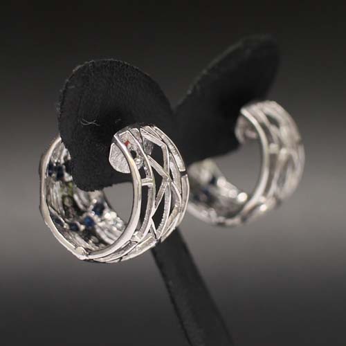 ER25067 ต่างหูห่วงเพชรฝังไพลิน เพชรแท้ 0.50 กะรัต ทองแท้ 18k นน.รวม 8.8 กรัม งานสวย