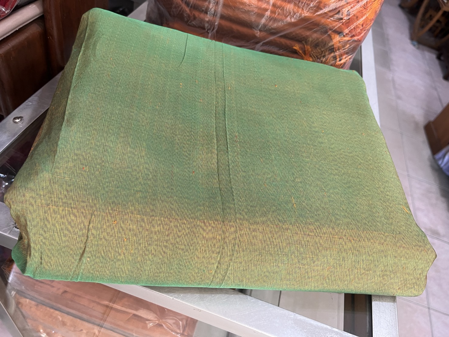 ผ้าไหมหางกระรอก ไหมบ้าน เนื้อหนา สีเขียว ตัดขายตามความยาวเมตร รหัส R1N-NY-0120681