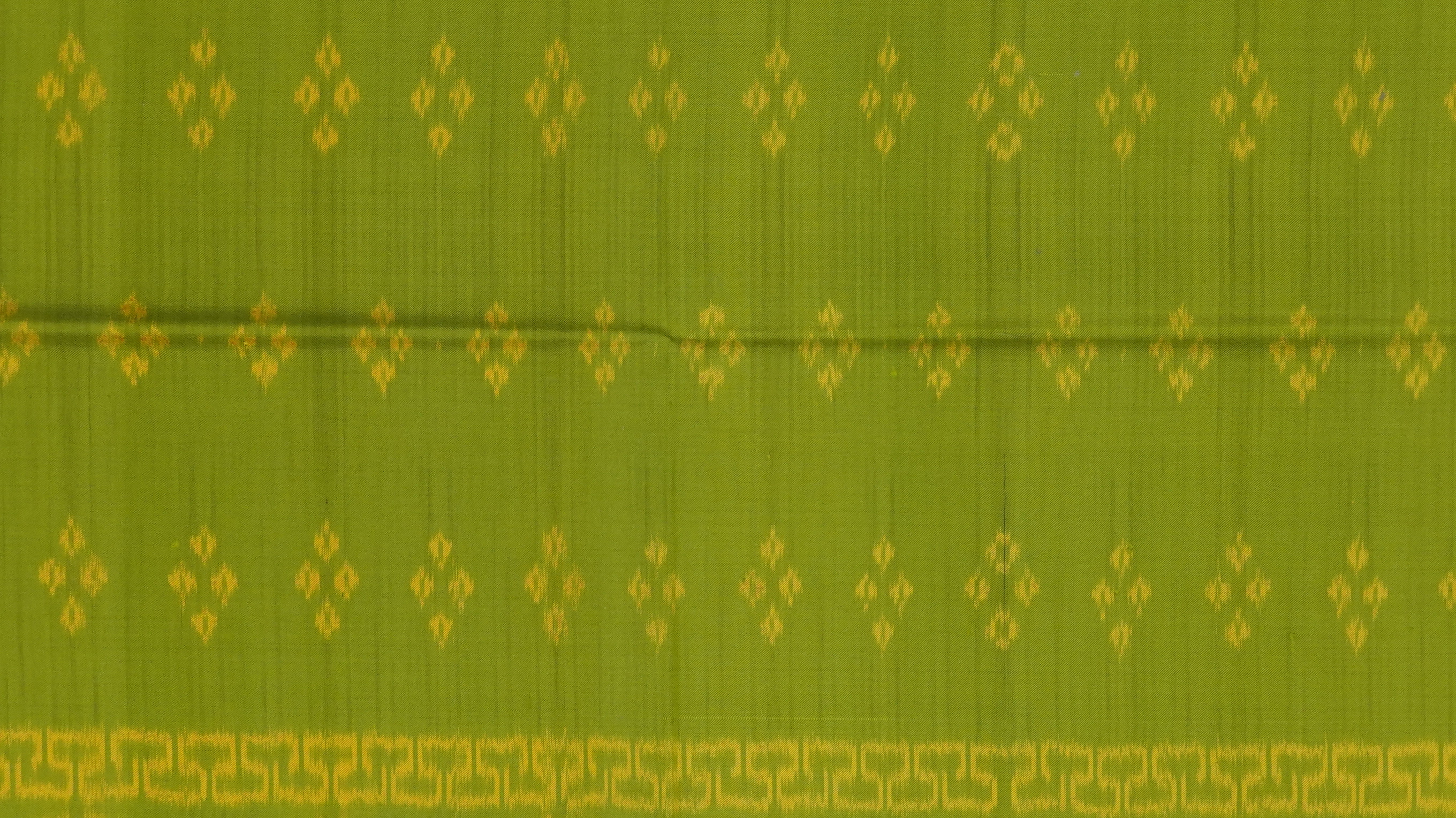 ซิ่น ผ้าไหมมัดหมี่ 3ตะกอ ขนาด 1x2เมตร ลายดอกแก้ว พื้นสีเขียวตองอ่อน รหัส R2Q-ME-066-1220670911