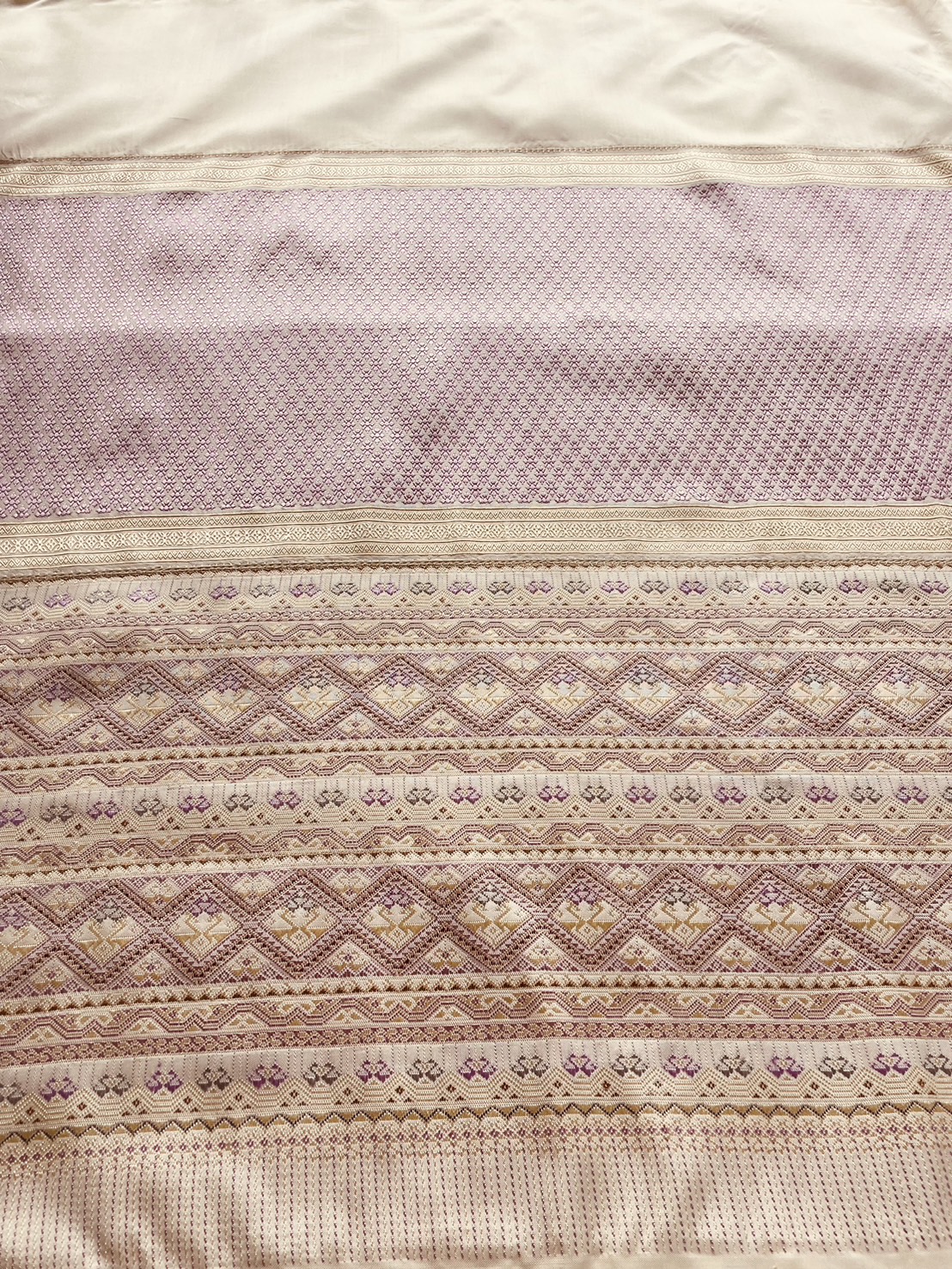 ซิ่นตีนจก ผ้าไหมทั้งผืน (ยืนไหม พุ่งไหม จกไหม) โทนสีครีมน้ำตาลโอรสอ่อน รหัส N9-105-0730681