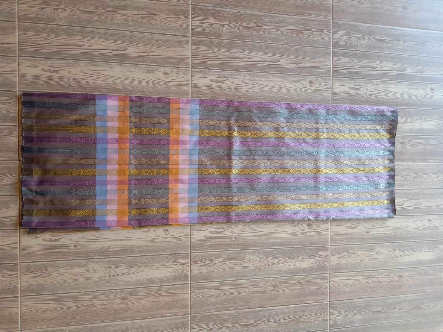 ซิ่น ผ้าไหมยกสุรินทร์ 18ตะกอ ขนาด1x2เมตร พื้นสีเทา รหัส N11-NPO1017660918