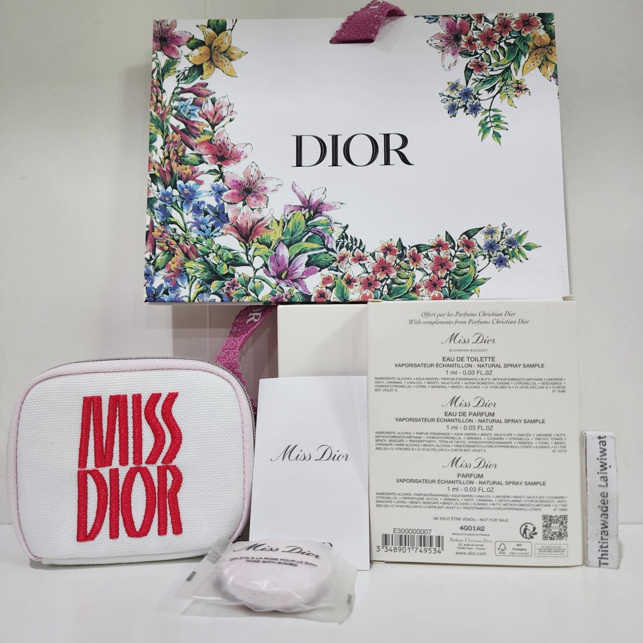 น้ำหอมจิ๋วมินิ Dior SET Mini Miss Dior 6 ชิ้น น้ำหอมจิ๋วมินิ ขวดน่ารัก ตั้งโชว์ก็สวย พกพาก็สะดวก หัวแต้มตามจุดชีพจร