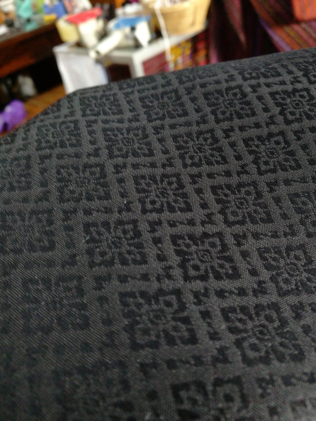 (ผ้าชุด)ไหมยกสุรินทร์ ขนาด 1x4เมตร (ลาย 2เมตร+สีพื้น 2เมตร) สีดำ รหัส N10-NY0710661