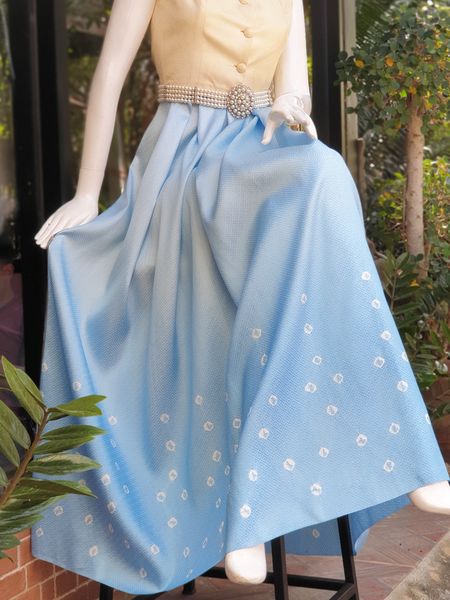 ผ้าไหมสีพื้นโมเดิร์น ยกดอกลูกแก้ว ย้อมเชิง สไลด์สี เฉดสีฟ้าอ่อน สีฟ้า เลือกขนาด รหัส BT-TT0114661418