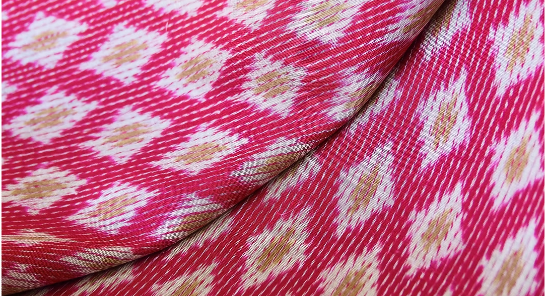 ซิ่น ผ้าไหมมัดหมี่ ไหมบ้าน ขนาด 1x2หลา พื้นสีแดง รหัส CISP-CT-102582