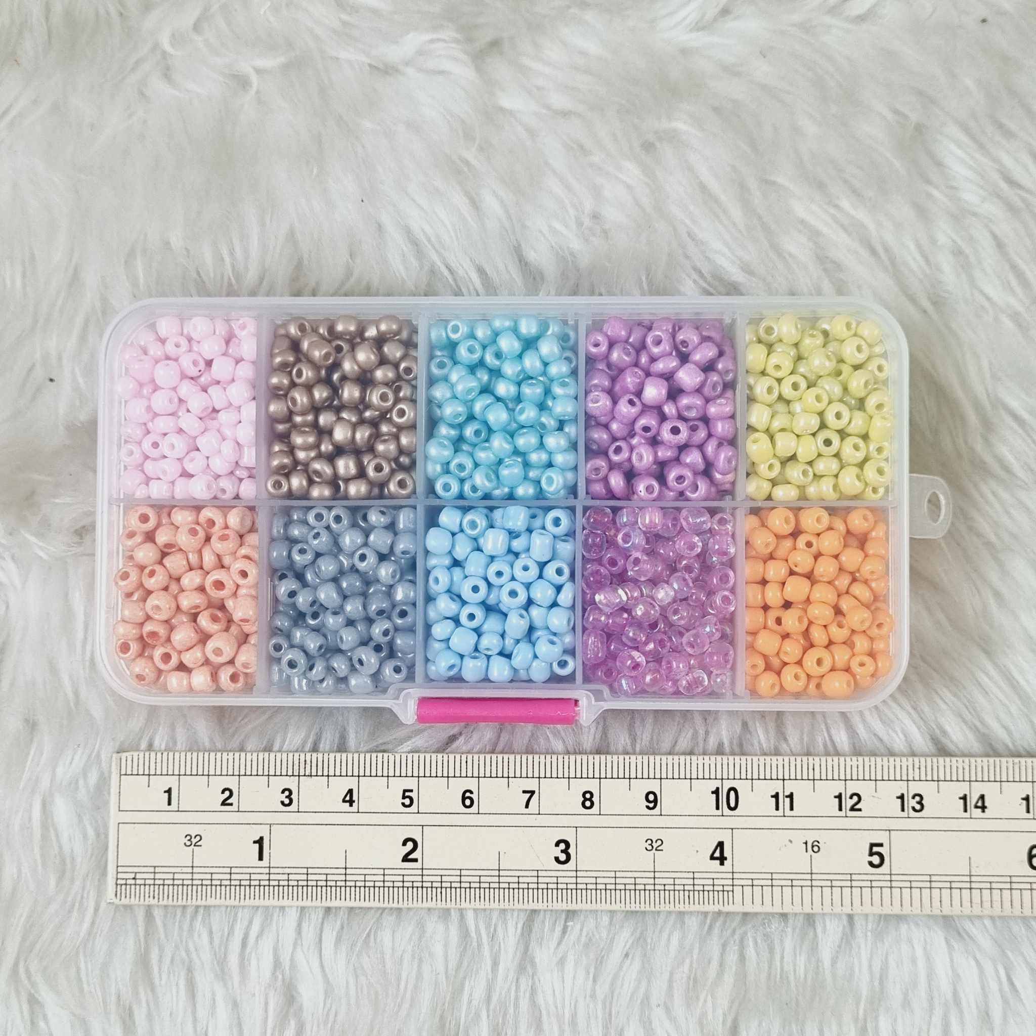 ลูกปัด Glass Beads 2-4มิลลิเมตร เม็ดทราย ลูกปัดแก้วมุก ใส ด้าน DIY สร้อยคอ สร้อยข้อมือ เครื่องประดับ ประมาณ กล่องละ +- 2000ชิ้น โทนสีฟ้า 6เฉด