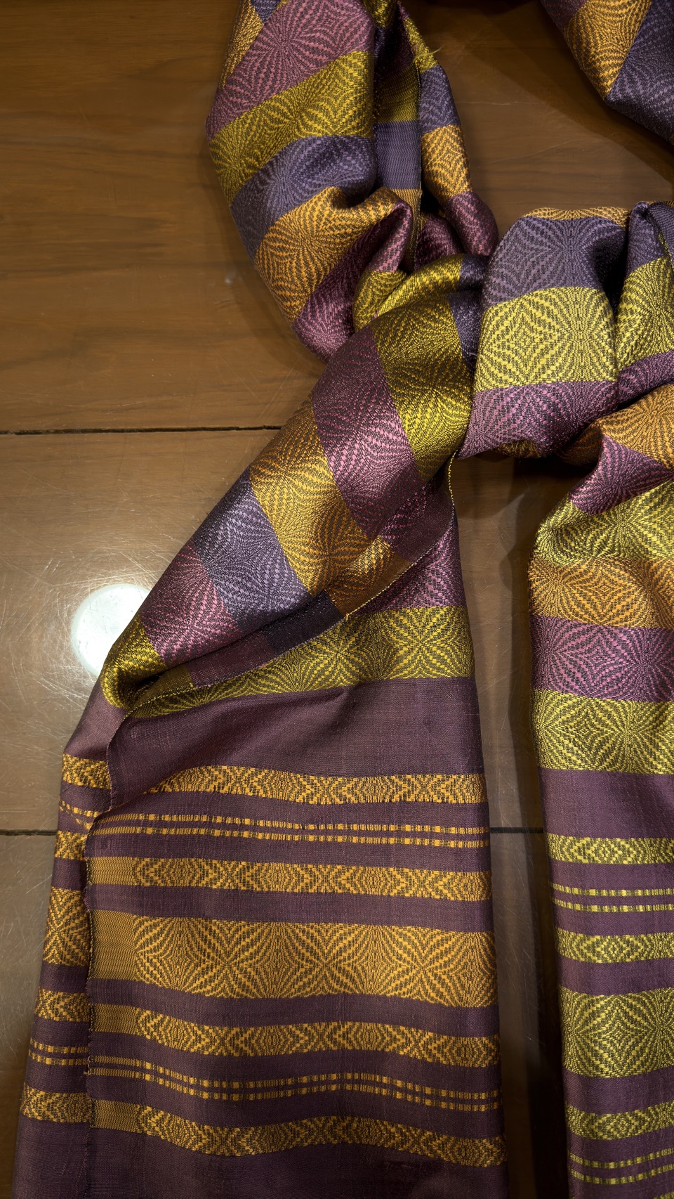 ผ้าคลุมไหล่ผ้าไหม ไหมแท้ ยกดอกลีลาวดี เนื้อละเอียด ขนาด 63x200ซม. สีคละสี รหัส ZYG-AA-111868175