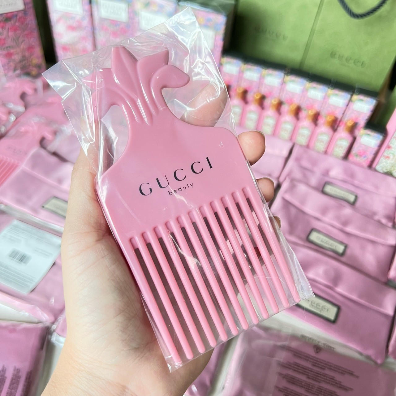 กระเป๋าเครื่องสำอาง Gucci Flora Gorgeous Gardenia Beauty Set Mini