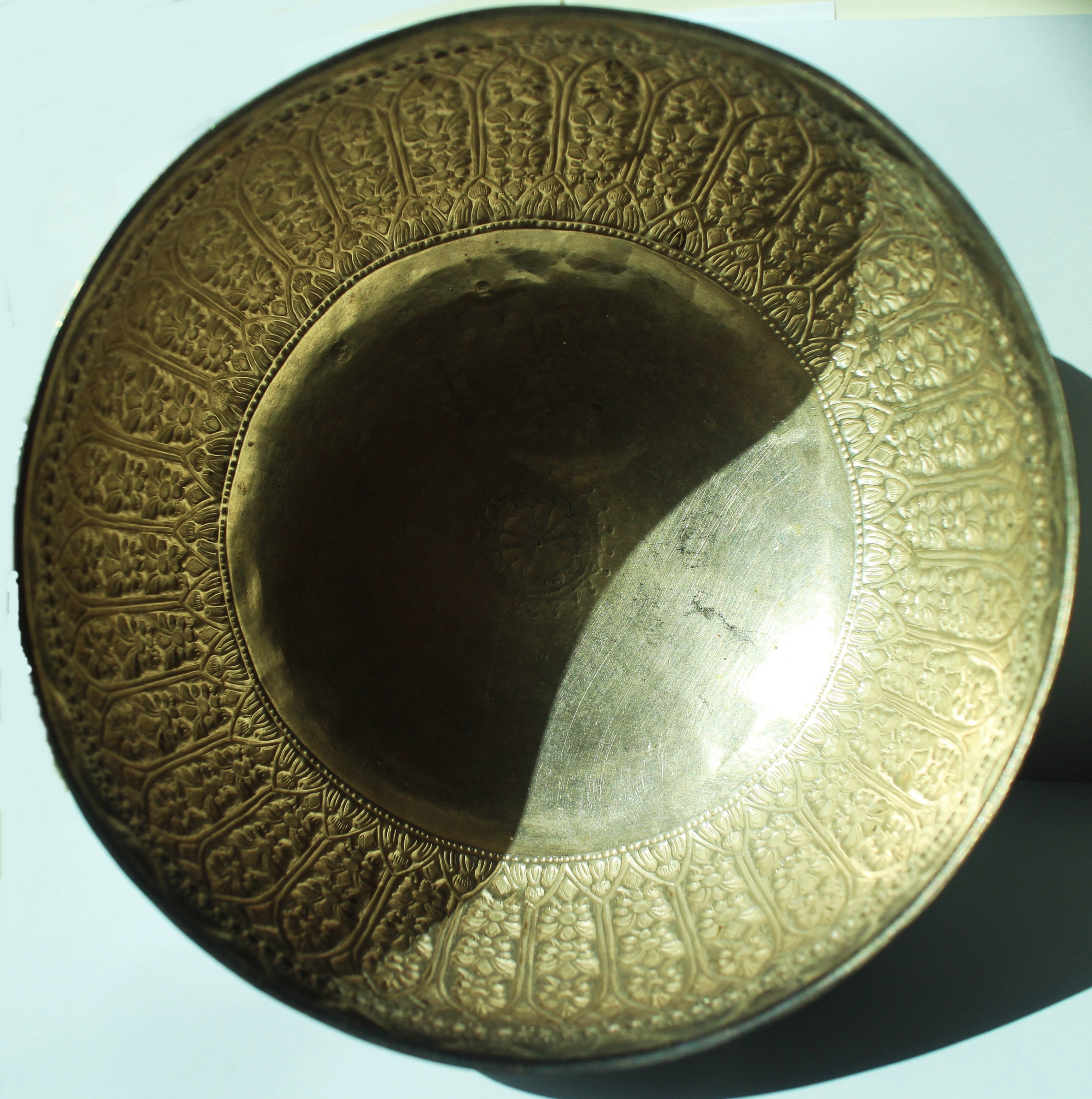 SI116 ขันเงินลายไทย งานเก่าเก็บ เงินแท้ 92.5% ปากขันกว้าง 22 cm. ลึก 11.5 cm. นน. 364.4 กรัม