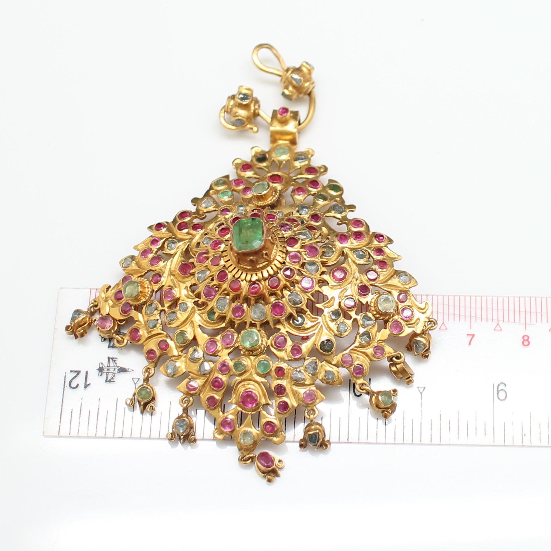 PD25081 จี้อุบะพร้อมเข็มกลัดสามสีตุ้งติ้ง ทับทิม มรกต เพชรซีก ทองแท้ 90% นน.รวม 43.9 กรัม งานสวยมากๆ