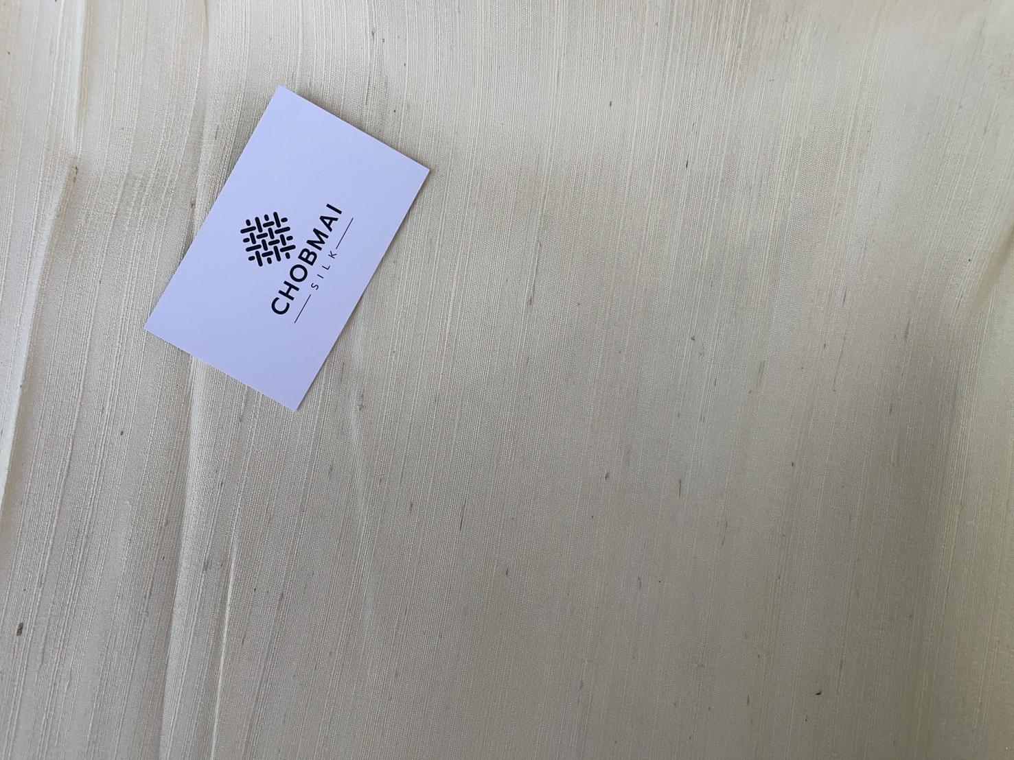 ผ้าไหมสีพื้น ไหมลืบเนื้อหยาบหนา ไหมแท้มีขี้ไหม สีครีมงาช้าง (ราคาต่อเมตร) รหัส D-76-0205681