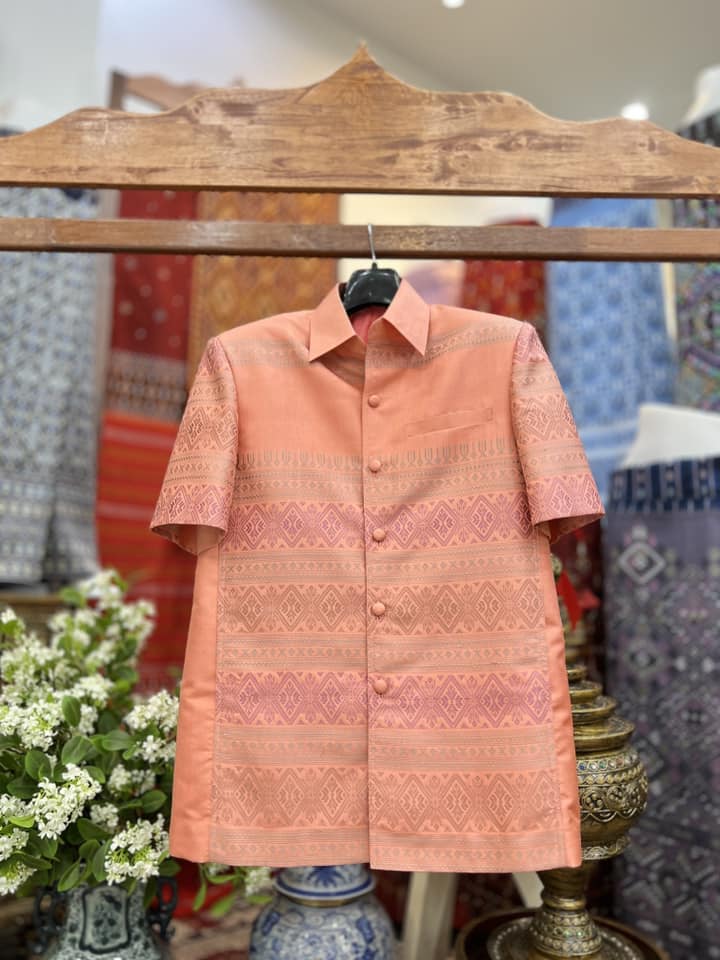 เสื้อสูทไหมแพรวา แขนสั้น พื้นสีชมพูโอลโรส เลือกตามไซส์ รหัส DR-BM-030867151711