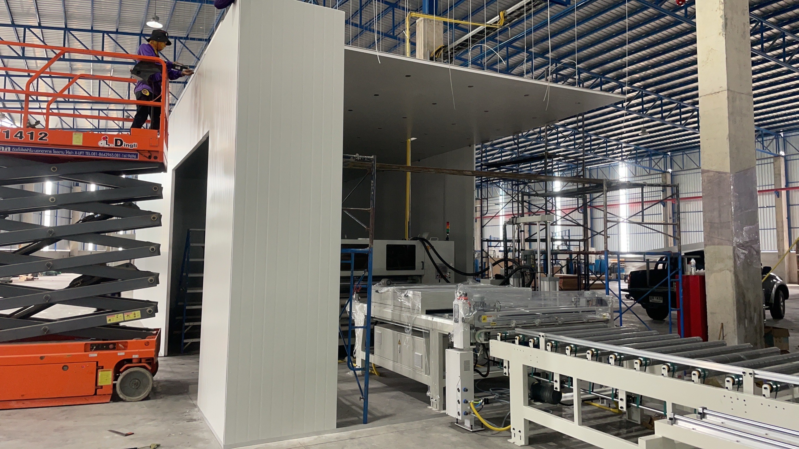 งานกั้นห้องให้เครื่องจักร กั้นห้องในโรงงาน กั้นห้องในโกดัง ระยอง