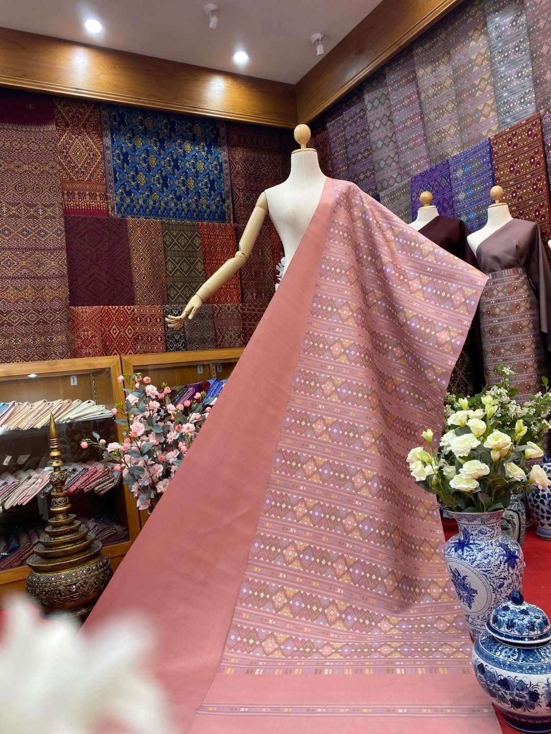 (ผ้าชุด)ไหมแพรวา ตัดชุดลายจกเกาะหน้าพิเศษ ขนาด 73x500ซม (ลาย 2.3เมตร+สีพื้น 2.7เมตร) พื้นสีส้มเทา รหัส P10-BM-1003683