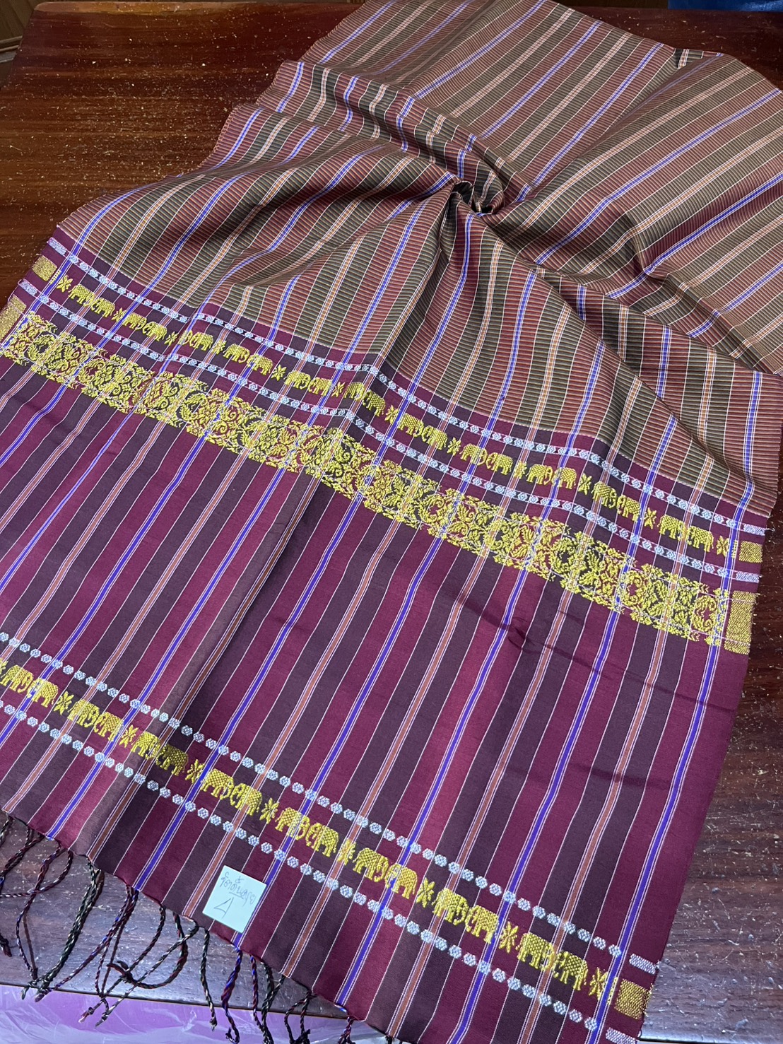 ผ้าขาวม้า ไหมแท้ ยกขิดดิ้นลายช้าง มีชายครุย ขนาด 65X200ซม. รหัส R4E-NY-2