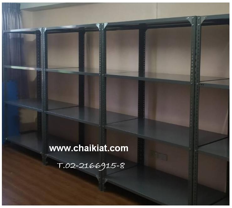 ชั้นเหล็กฉากเสาใหญ่วางของพื้นปูแผ่นเหล็ก