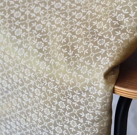 ผ้าไหมสปันซิลเกรด A+ ทอด้วยเครื่องอย่างประณีต หน้ากว้าง 128 ซม. สีเหลืองครีม ตัดขายเป็นหลา รหัส CISP-CT-103149