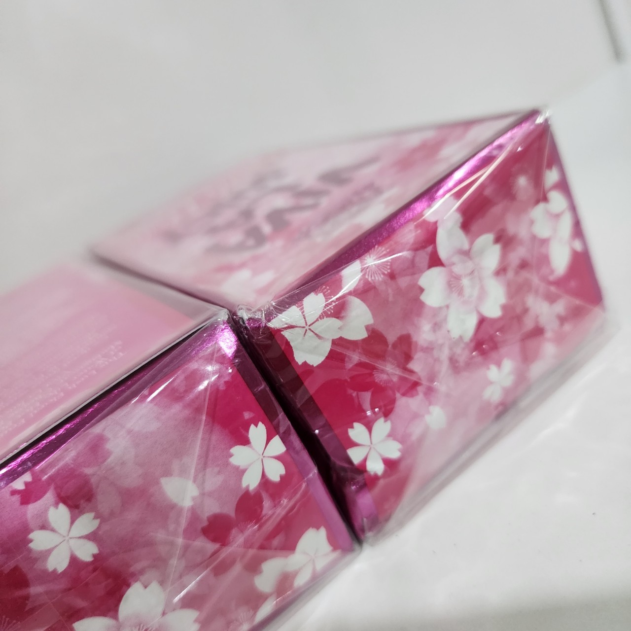 น้ำหอม Juicy Couture Viva La Juicy Petals Please 100ml กล่องซีล กล่องบุบ