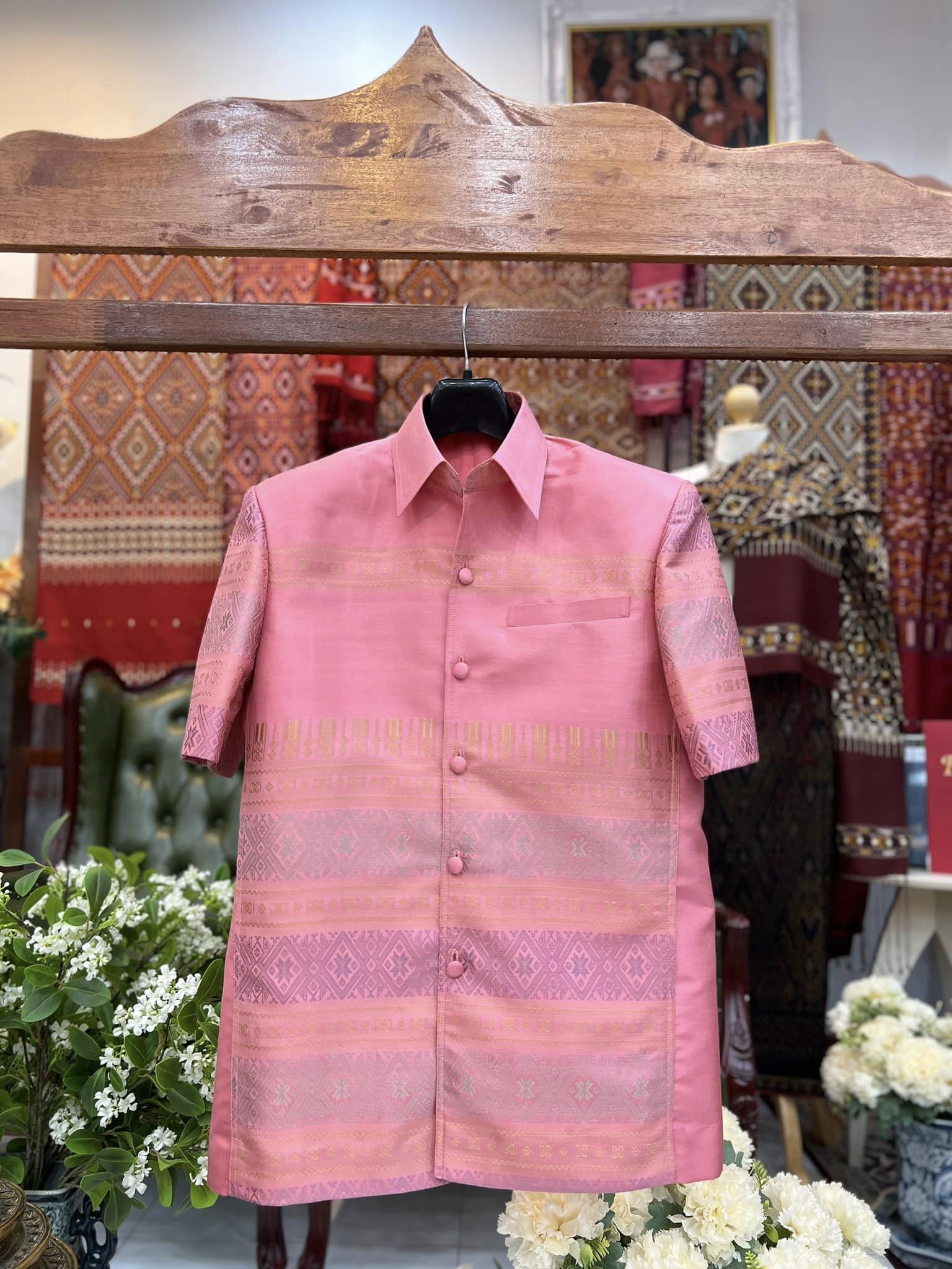 เสื้อสูทไหมแพรวา แขนสั้น พื้นสีชมพู เลือกตามไซส์ รหัส DR-BM-03066712262