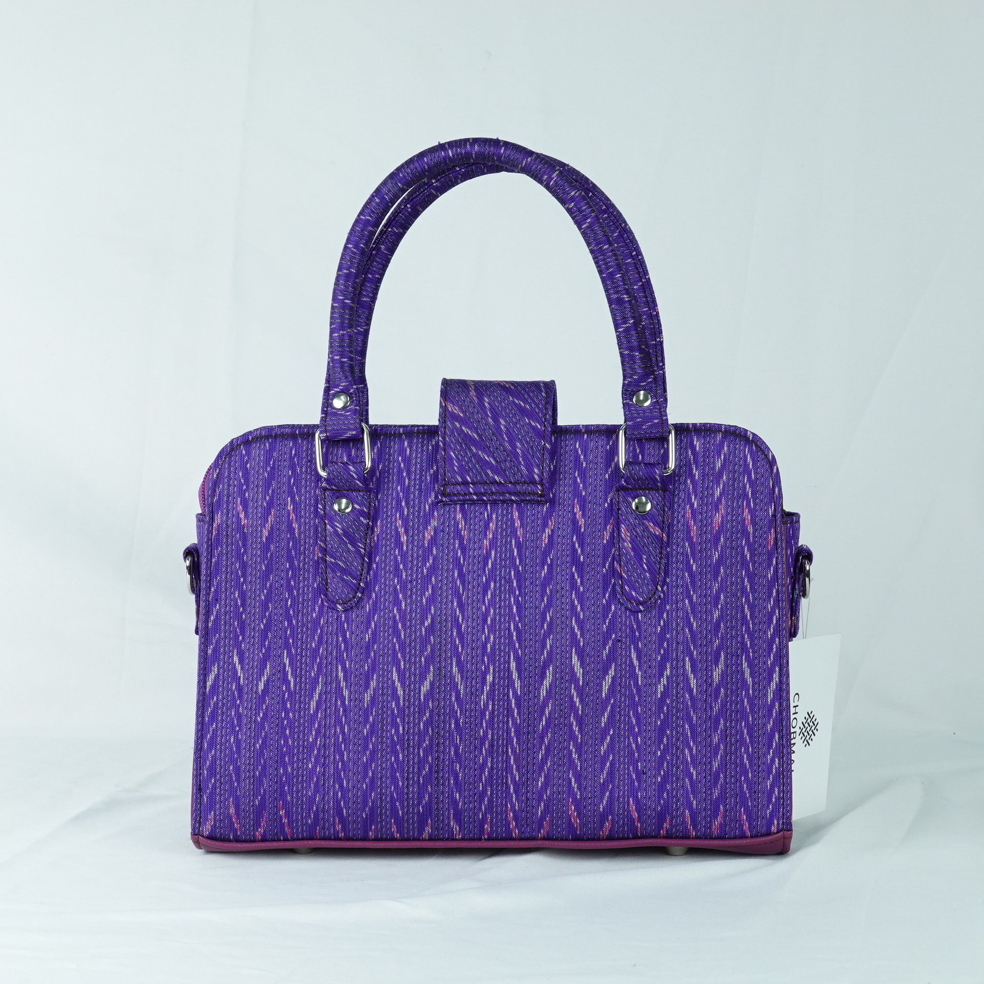 กระเป๋าถือผ้าไหม ทรงสี่เหลี่ยม ขนาด 10.5x28x20ซม. ความสูงหูจับ 34 ซม. ลายโฮล สีม่วง รหัส GLA-TT-0603687