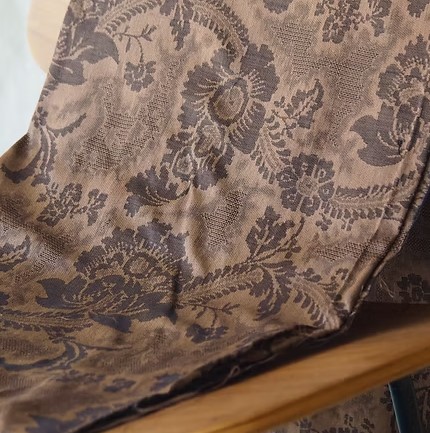 ผ้าไหมสปันซิลเกรด A+ ทอด้วยเครื่องอย่างประณีต Jacquard (แจ็คการ์ด) หน้ากว้าง 148 ซม. สีน้ำตาล ตัดขายเป็นหลา รหัส CISP-CT-103140