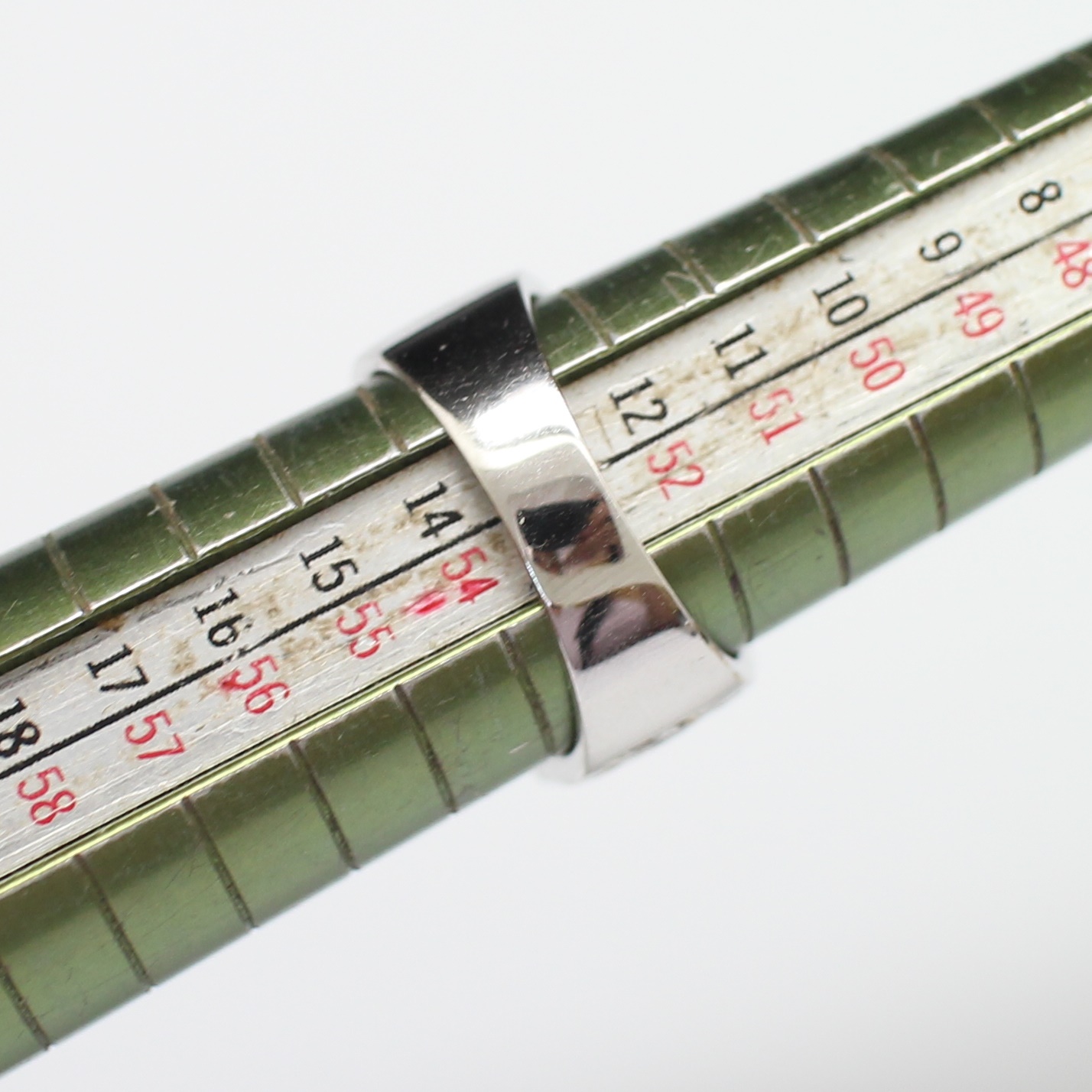 RG250158 แหวนเพชรแถวสามแถว เพชรแท้ 21 เม็ด 2.10 กะรัต ทองแท้ 18k นน.รวม 5.7 กรัม ขนาดแหวน 53