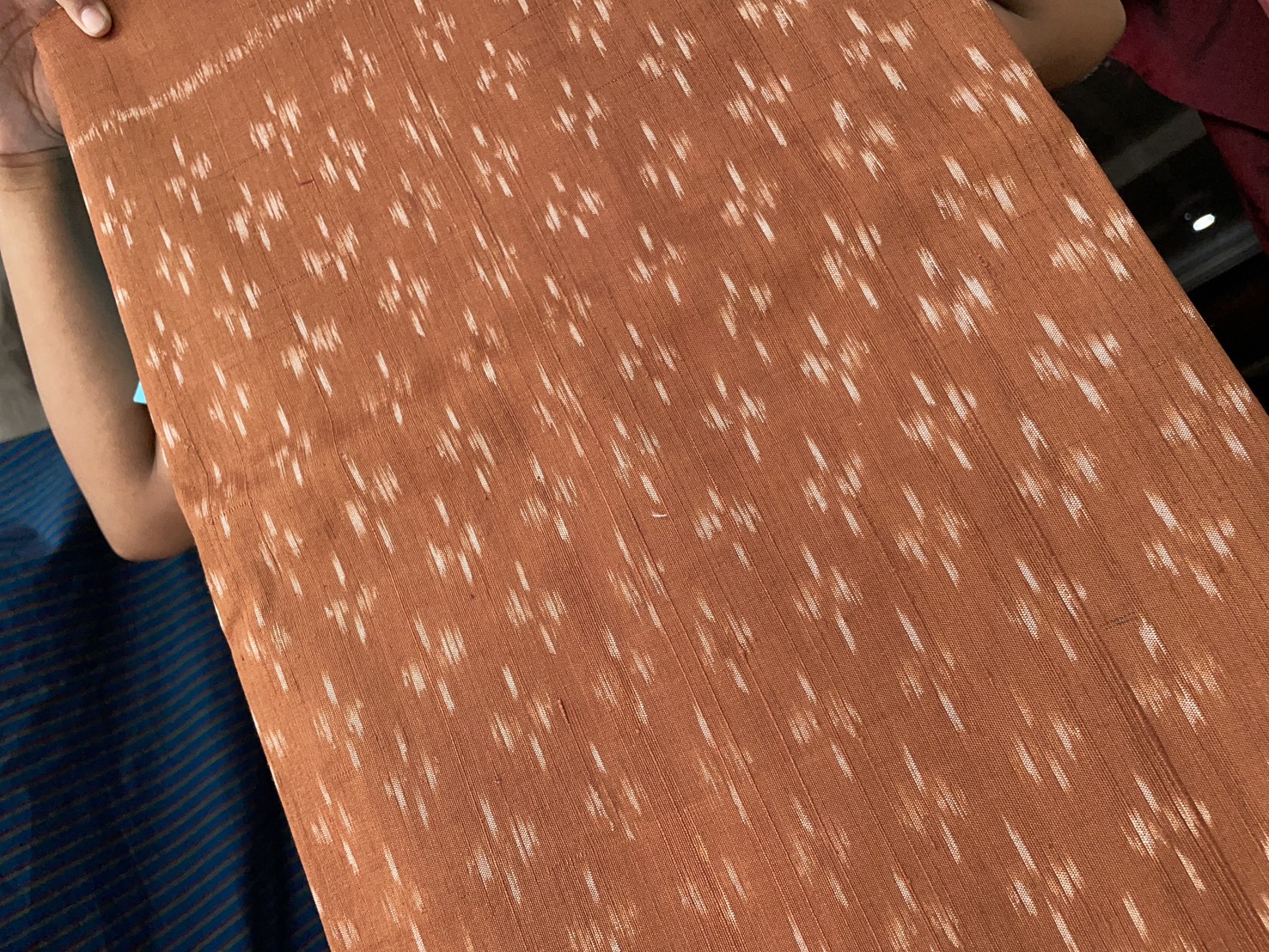 ผ้าไหมมัดหมี่ เนื้อไหมบ้าน ไหมแท้ สีธรรมชาติ ลายดอกแก้วน้อย สีส้มน้ำตาลอิฐ ตัดขายเป็นเมตร รหัส CISP-NY-SKU-39320