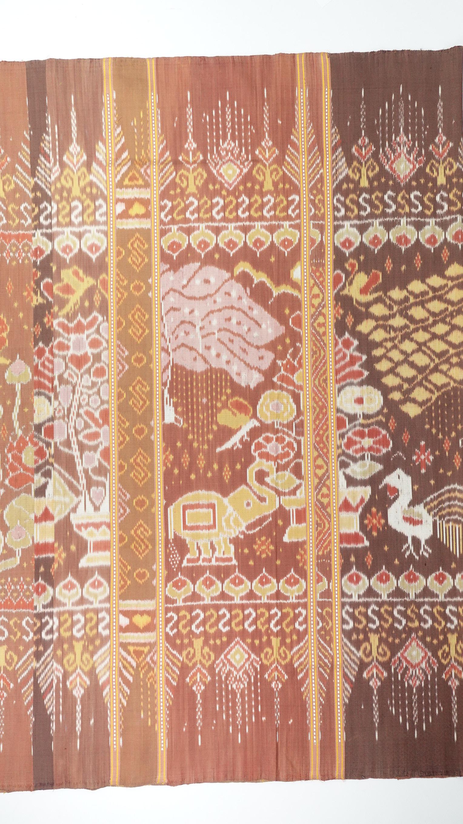 ซิ่น ผ้าไหมมัดหมี่ สีธรรมชาติ 3ตะกอ ทอเหยียบเหาะ มีหน้านาง ชายครุย ขนาด1x2เมตร ลายเอกลักษ์ณ์ พื้นสีน้ำตาลโอวัลติน รหัส M3P-33-0224681