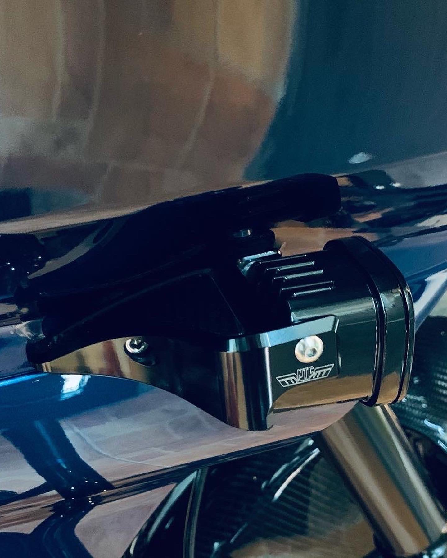 ไฟลี้ยวBaja งานเมกา เหลือง