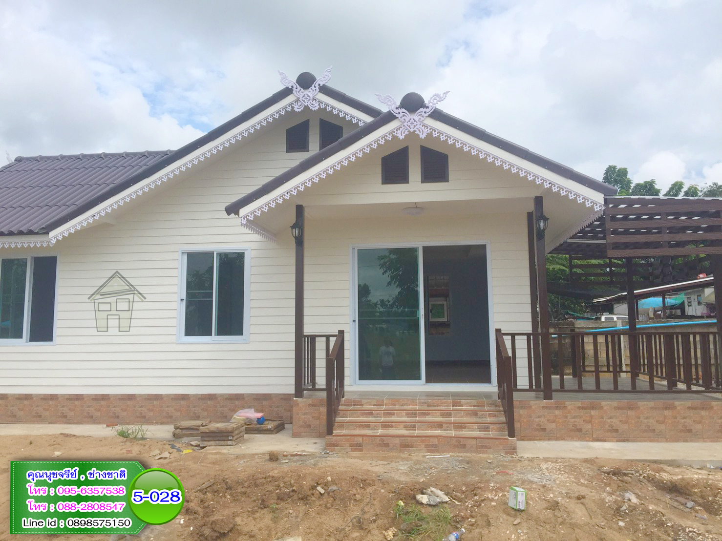 5-028 บ้านน็อคดาวน์หลังใหญ่ - คานปูน - ทรงจั่วมุกซ้อน