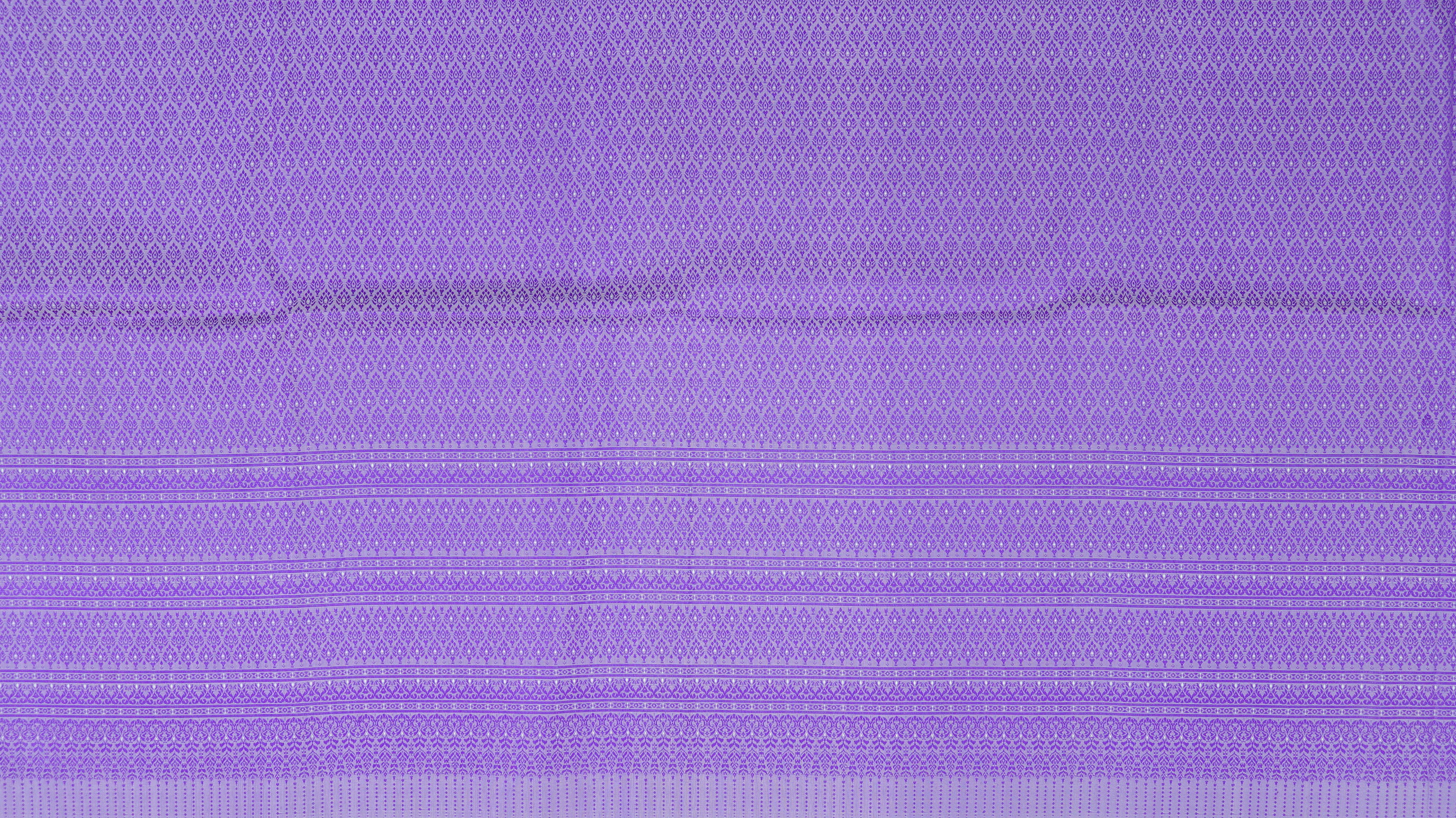 (ผ้าชุด)ไหมยกดอกสุรินทร์ ขนาด 1x4เมตร (ลาย 2เมตร+สีพื้น 2เมตร) สีม่วง รหัส N10-ME-66-0822674