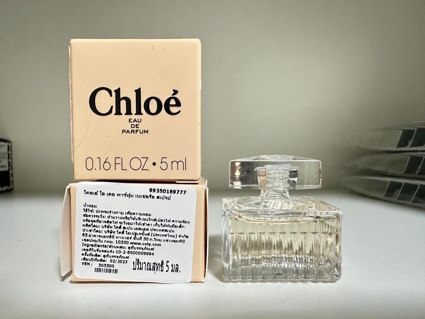 น้ำหอมจิ๋วมินิ Chloe Signature 5ml แบบแต้มมีกล่อง ( Mini Perfume น้ำหอมขนาดพกพา) น้ำหอมจิ๋วมินิ ขวดน่ารัก ตั้งโชว์ก็สวย พกพาก็สะดวก หัวแต้มตามจุดชีพจร