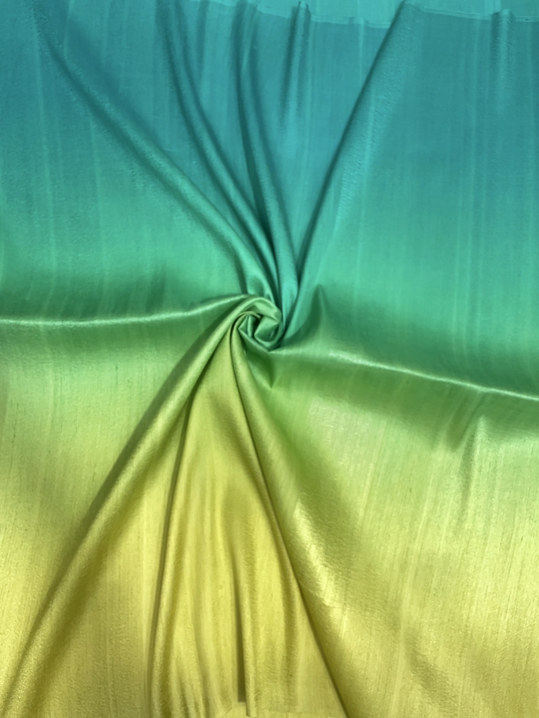 ผ้าไหมย้อมสไลด์สี ไหมบ้านทอมือ 2ตะกอ สีเขียว-สีเหลืองมะนาว เลือกขนาด รหัส BT-TT-0803681