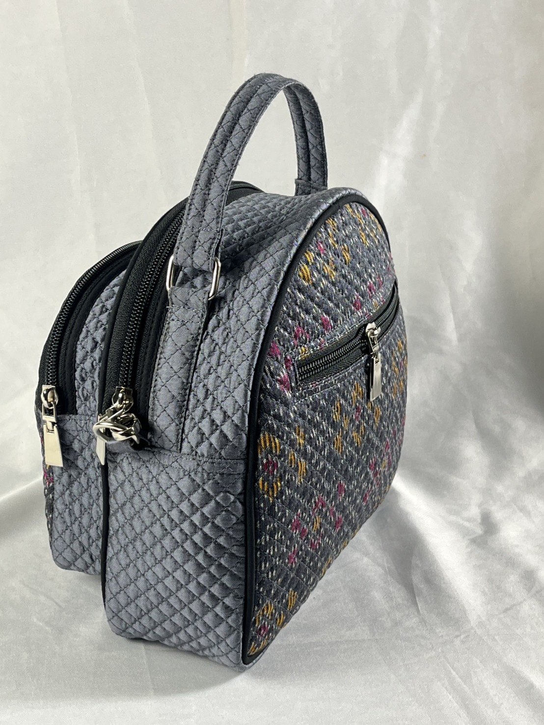 กระเป๋าผ้าไหม ทรงมินิ ขนาด 14x23x22ซม.ความสูงหูจับ 8 ซม. สีเทา รหัส GLA-ME-07106816