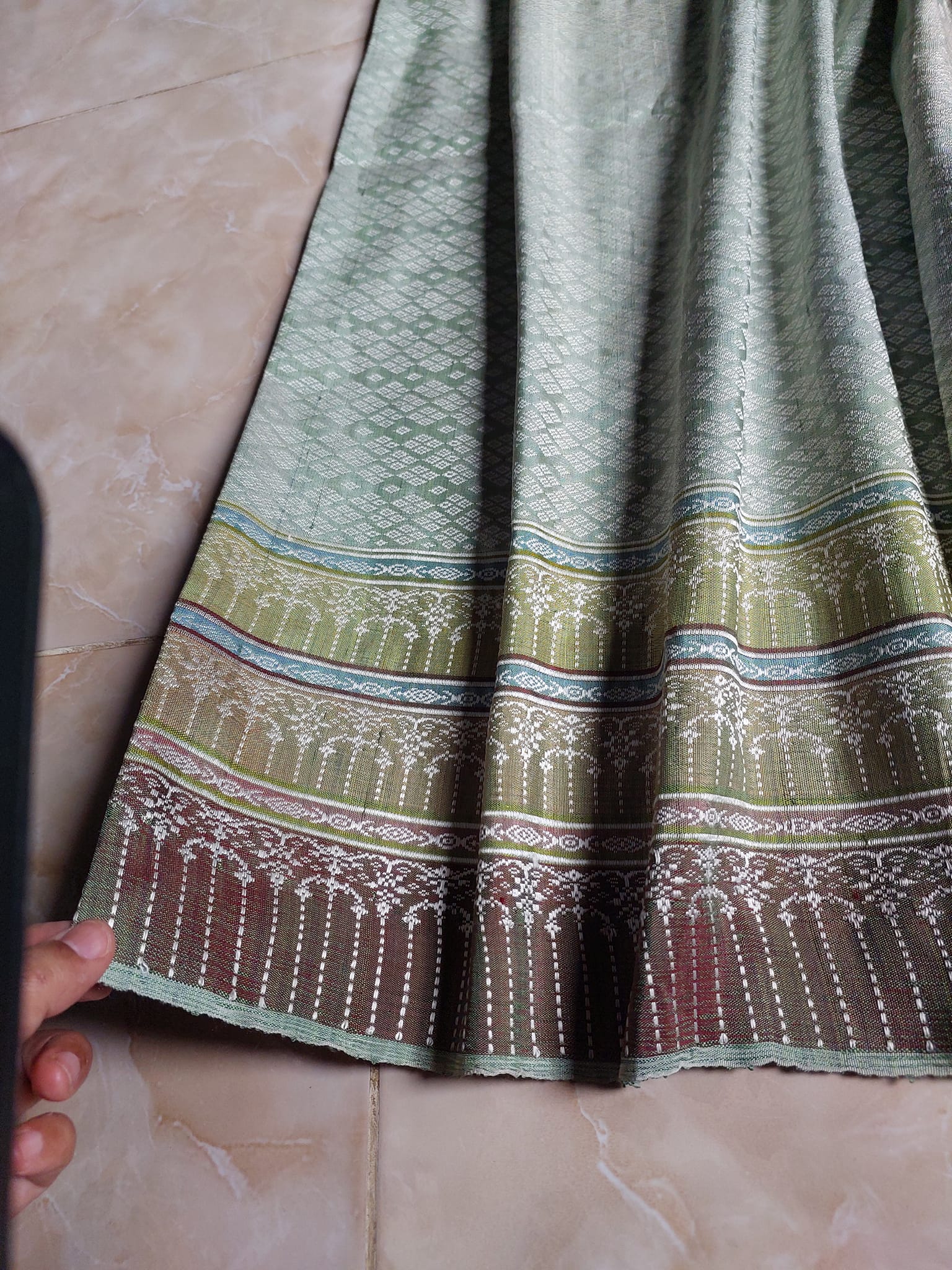 ซิ่นขิดไหม ต่อหัว ต่อเชิง ย้อมสีธรรมชาติ ขนาด1x2เมตร ลายดาวล้อมเดือน สีเขียวเทา รหัส R4F-73-051968