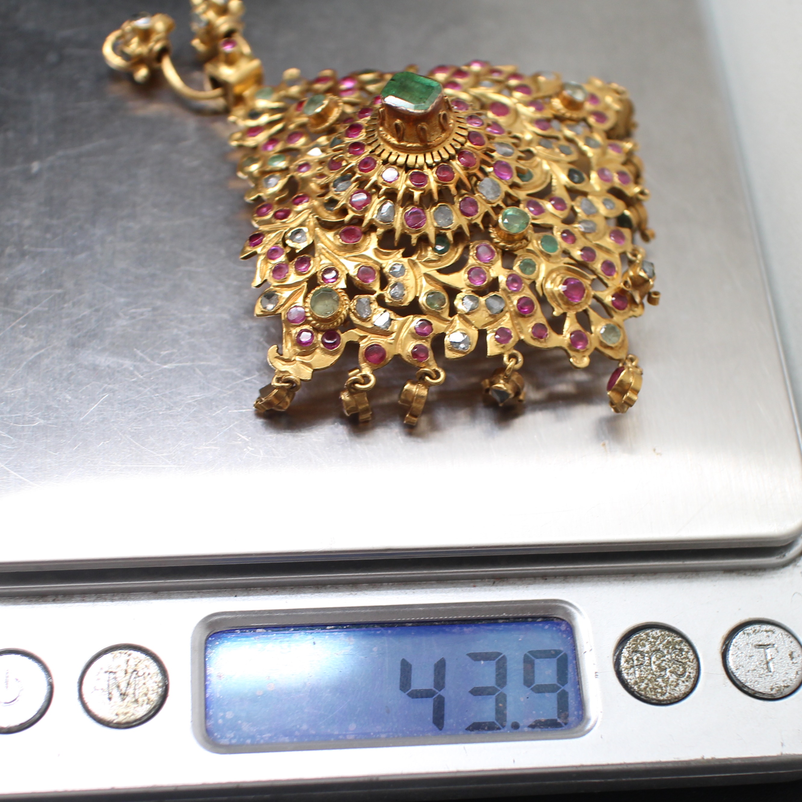 PD25081 จี้อุบะพร้อมเข็มกลัดสามสีตุ้งติ้ง ทับทิม มรกต เพชรซีก ทองแท้ 90% นน.รวม 43.9 กรัม งานสวยมากๆ