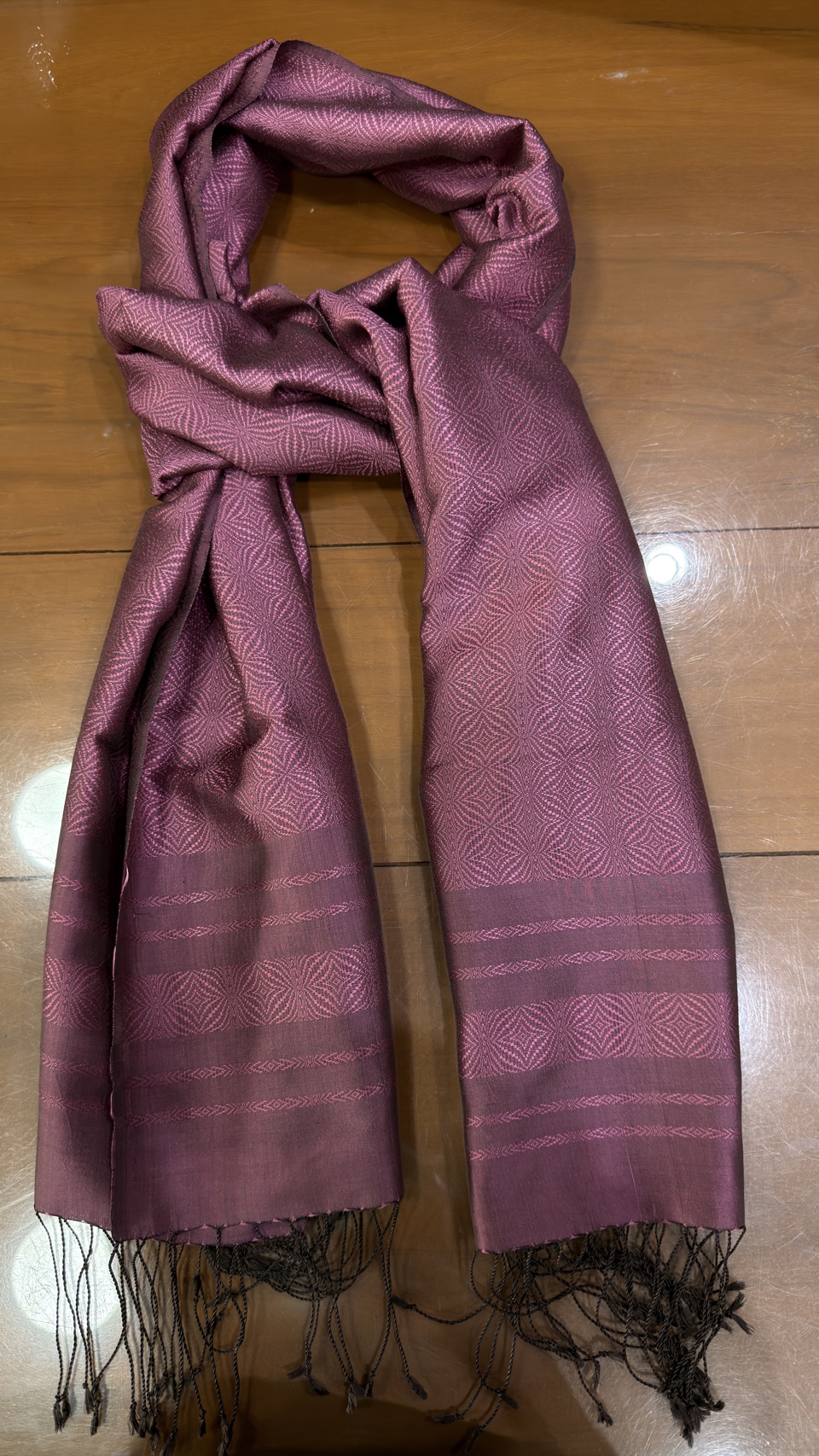 ผ้าคลุมไหล่ผ้าไหม ไหมแท้ ยกดอกลีลาวดี เนื้อละเอียด ขนาด 63x200ซม. สีชมพูเข้ม รหัส ZYG-AA-11176813