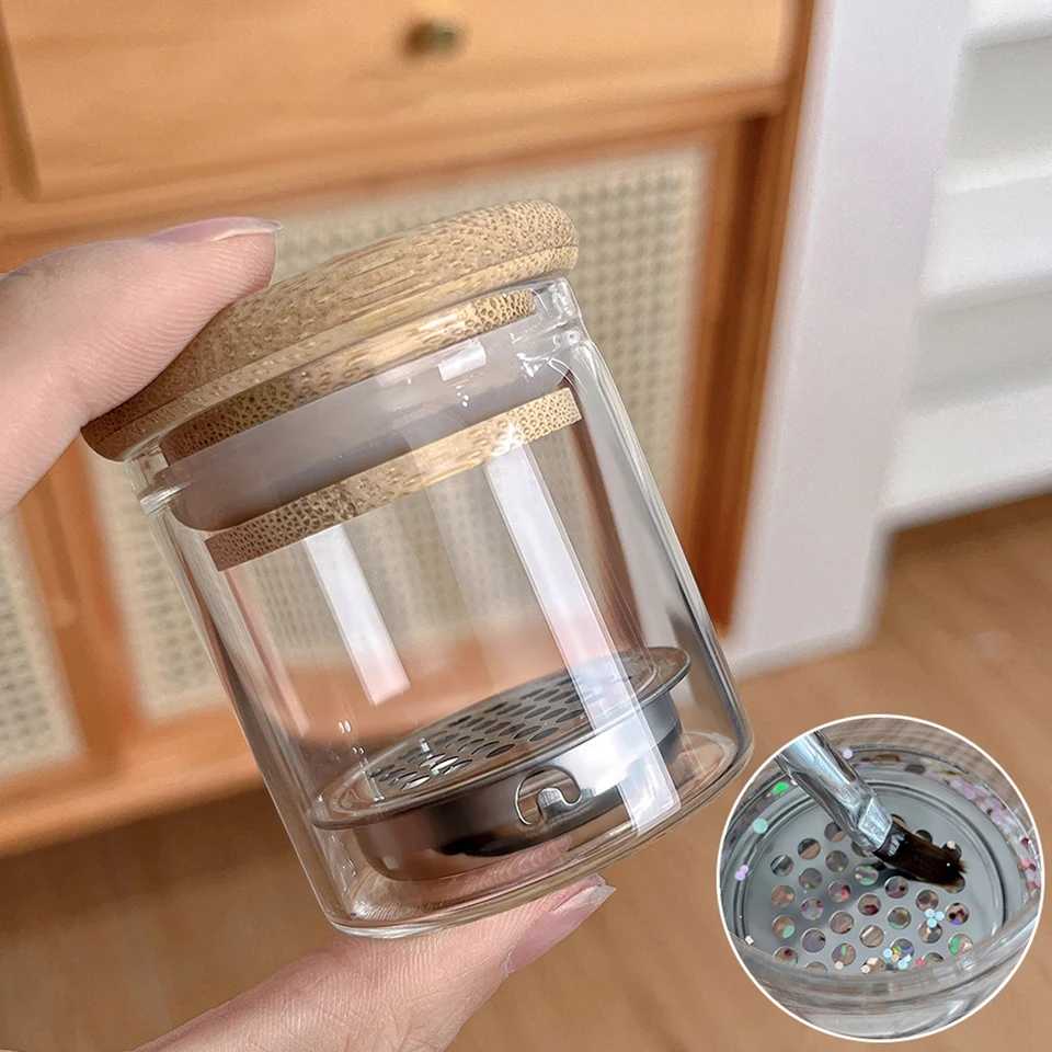 ขวดแก้วล้างพู่กัน แช่พู่กัน มีแผ่นเหล็กสำหรับเขี่ยทำความสะอาดพู่กัน