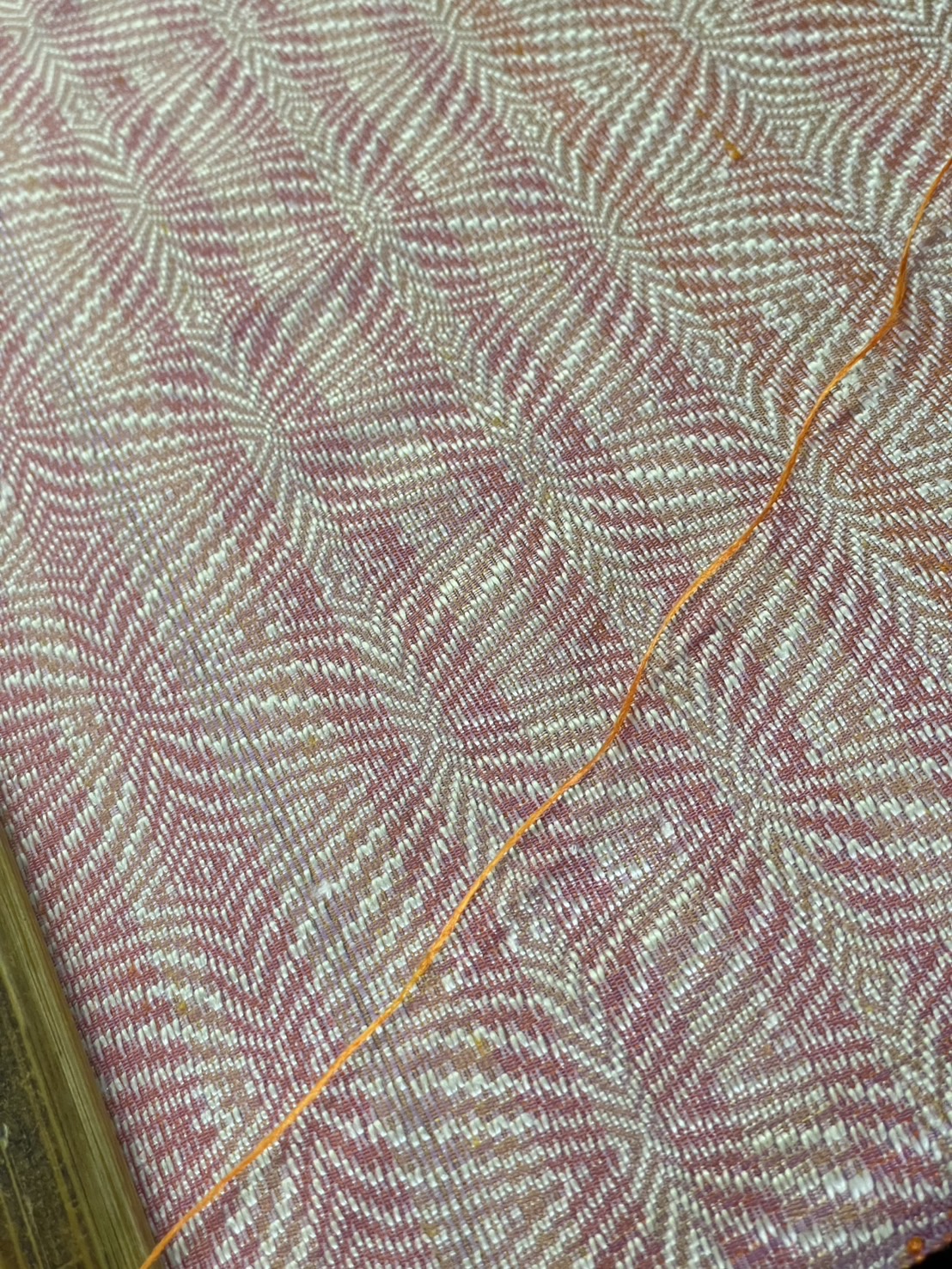 ผ้าไหม ลายบางกอกโรส ไหมแท้ multicolor สีชมพูอมส้ม ขายตามความยาวเมตร รหัส MC-85-0711681