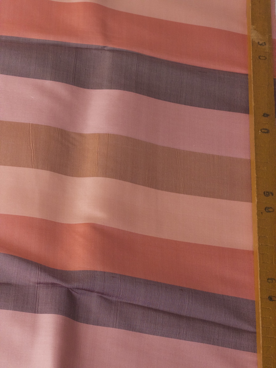 ผ้าไหมลายริ้ว ขายตามความยาวหลา โทนสีน้ำตาล สีคละสี รหัส MC-119-1035MY5