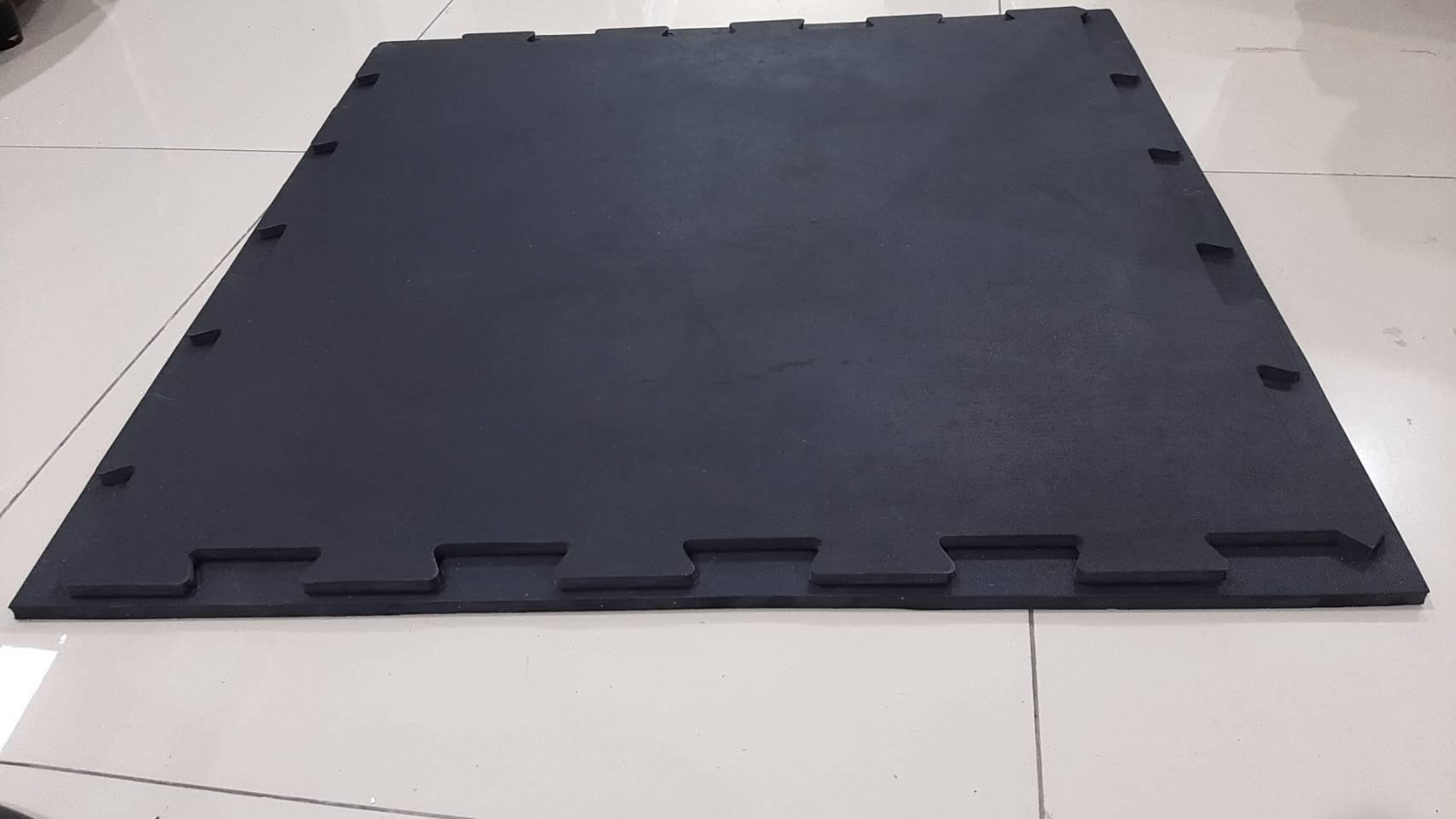 พื้นยางฟิตเนส แบบจิ๊กซอว์ Jigsaw fitness rubber flooring หนา10mm ราคา850บาท ตรม