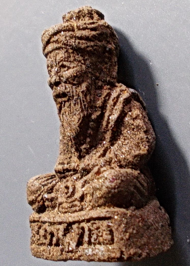 พระฤษีตาไฟลอยองค์ เนื้อว่าน ฝังตะกรุด มีโค๊ต ขนาดห้อยบูชา เนื้อว่าน 108 ผสมผงทองคำขาวลป.พรหมมา เขมจาโร สำนักวิปัสสนาหินผานางคอย จ.อุบลราชธานี รุ่นอายุ 96 ปี ปี 2537